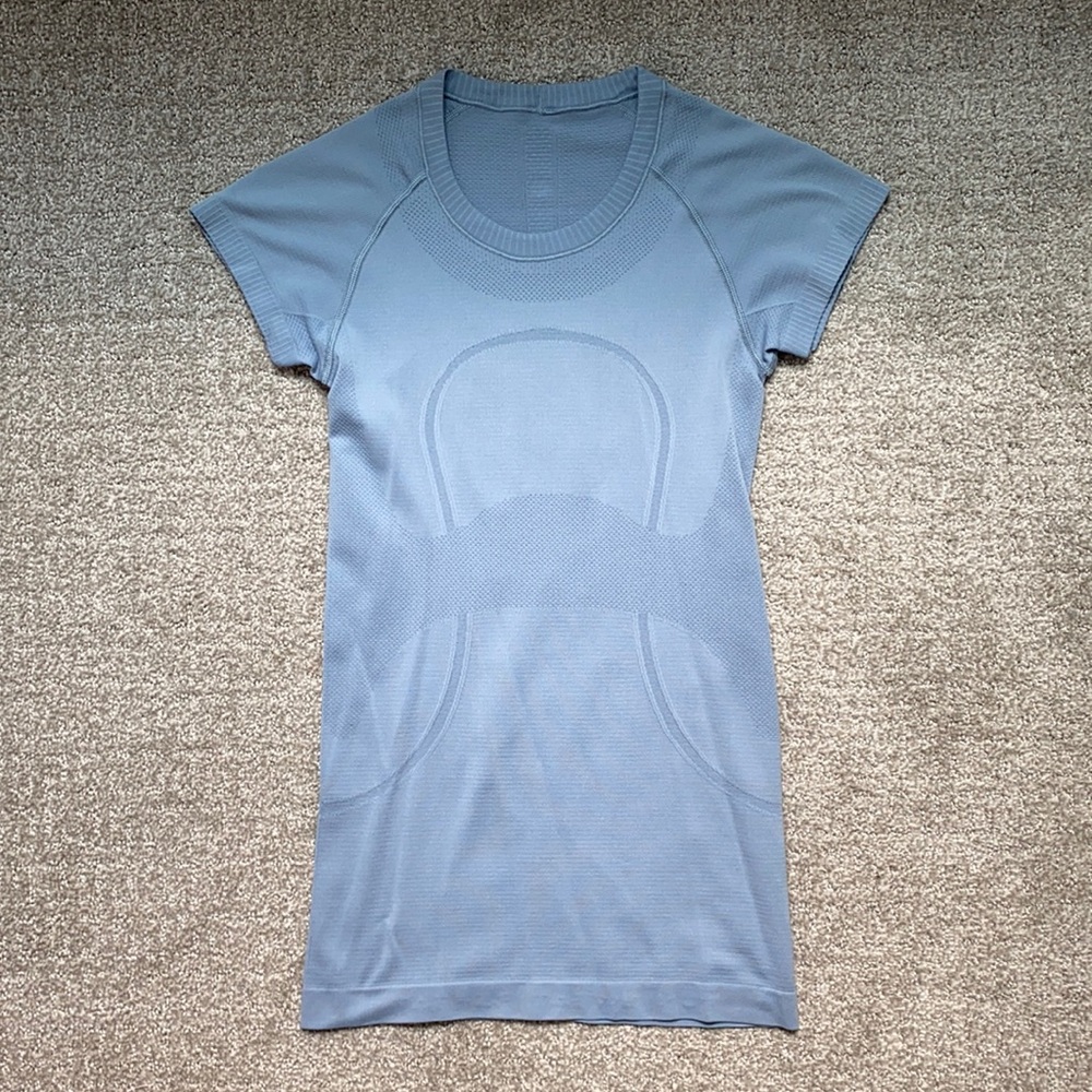 ⭐️Lululemon Blue Swiftly Tech Short Sleeve Shirt⭐️